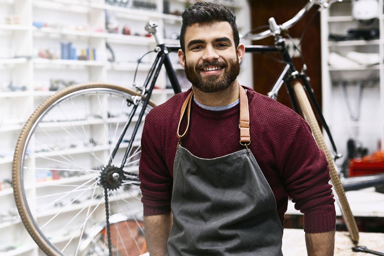 Mécanicien, client CBC, présent dans son atelier de vélo