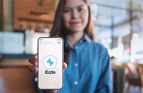 Femme smartphone Kate