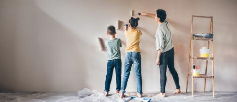 peindre en famille grace au prêt travaux cbc