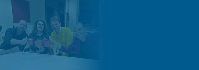 Couple Senior devant leur laptop