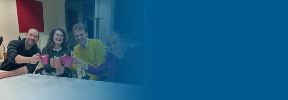 Couple Senior devant leur laptop